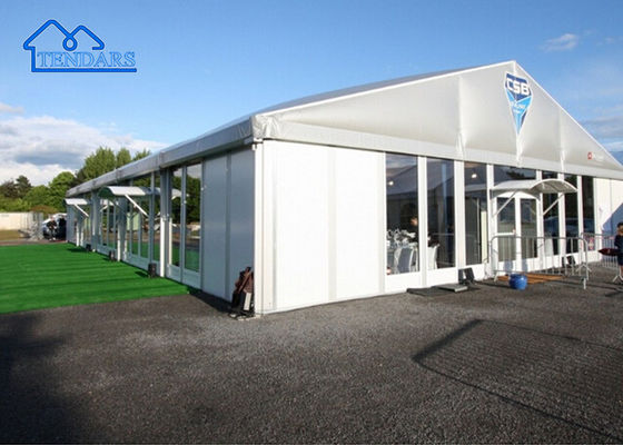 Namiot imprezowy przy basenie. Wytrzymała aluminiowa rama. Odporny na promieniowanie UV system baldachimów imprezowych