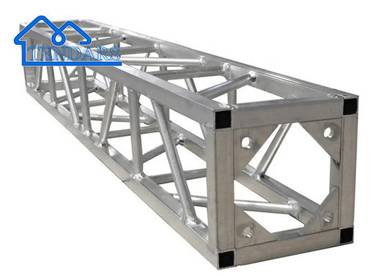Wykonanie na zewnątrz z aluminium na scenie koncertowej